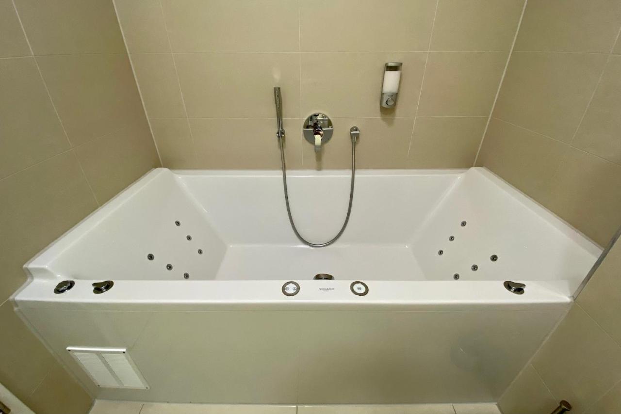 Alpen-Panorama Suite - Einzigartige Privatsuite Hoch Ueber Muenchen, 12Tes Og, Alpenblick, Loggia, Whirlpool, 15 Minuten Zum Zentrum, Ruhe Und Erholung In Der Stadt Muenchen Fuer Privat Und Geschaeftlich Reisende Eksteriør bilde